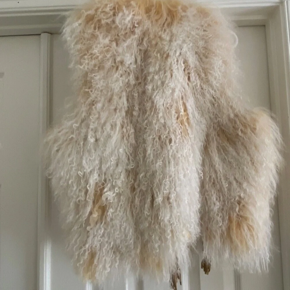 Ugg Australia Soft Pearl Beige Tibetan Mongolian Lamb Fur Vest in size XS/S, New - Picture 2 of 10